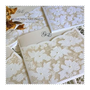 Partecipazione elegante taglio laser – Fiori a rilievo